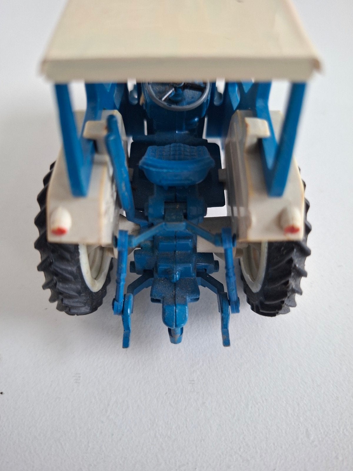 Britains Ford 5000 schaalmodel tractor - Blauw/Wit, Hobby en Vrije tijd, Ophalen of Verzenden, Gebruikt, Overige typen