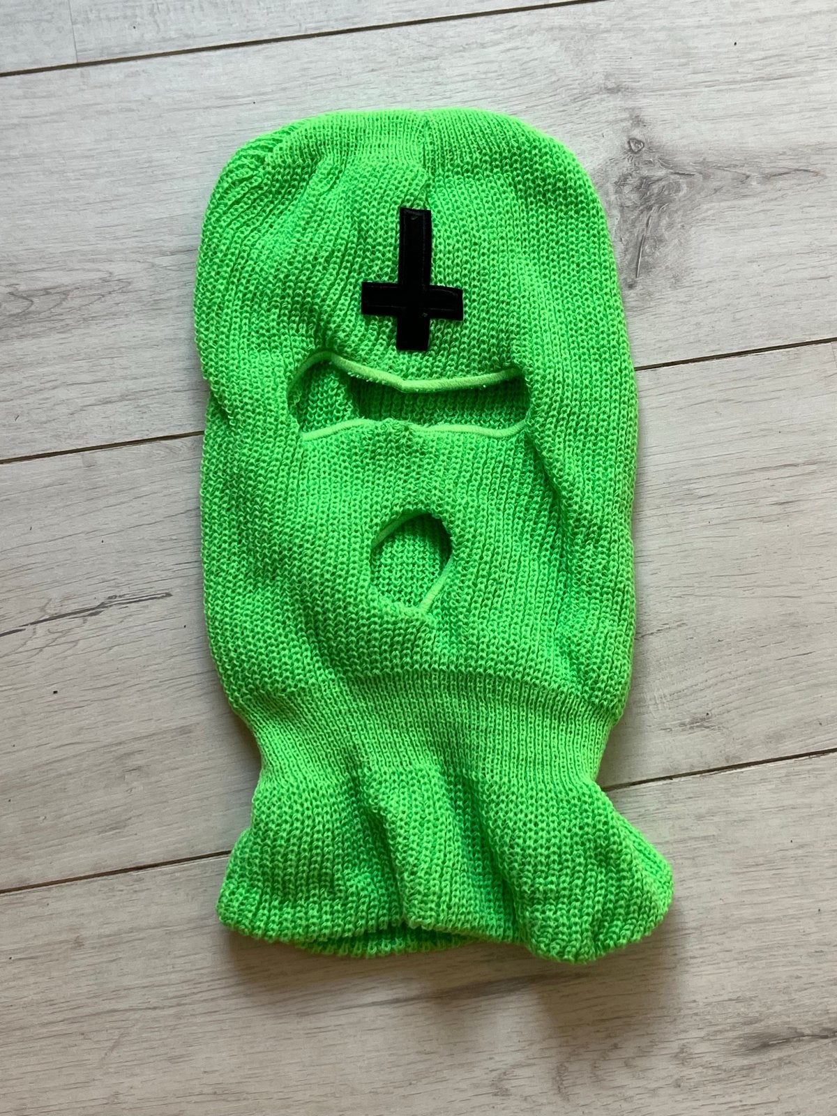 Neon Groene Balaclava met Omgekeerd Kruis, Ophalen of Verzenden, Zo goed als nieuw, Maat 38/40 (M), Muts