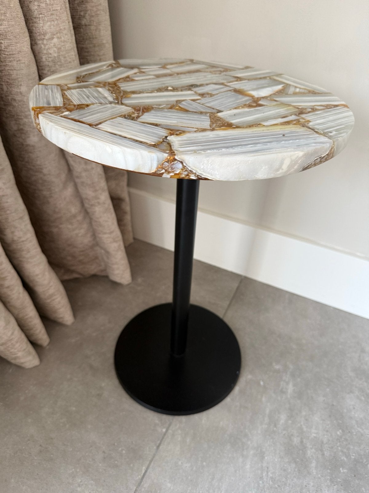 Bijzettafel stenen - Uniek Design, Huis en Inrichting, Overige materialen, Minder dan 55 cm, Rond, Zo goed als nieuw