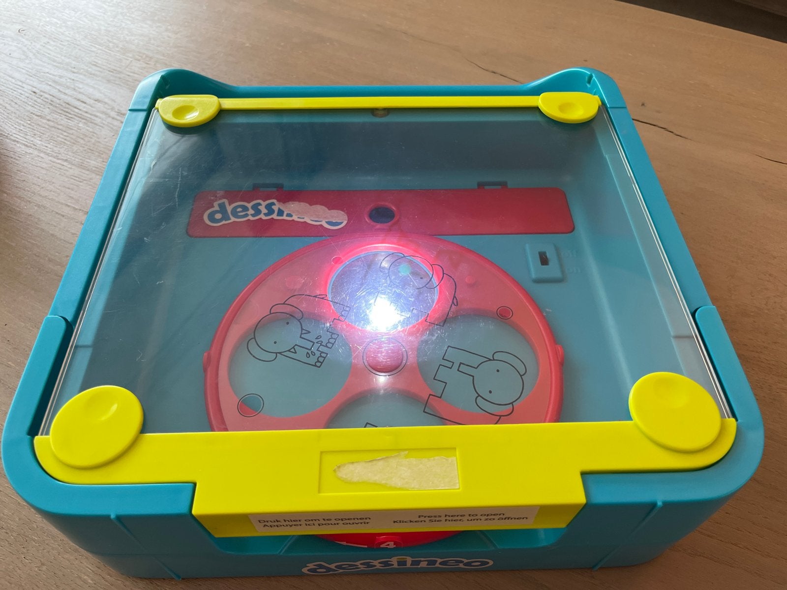 Dessineo tekenmachine met stapel tekenvoorbeelden, Ophalen, Gebruikt, Knutselen, Met licht