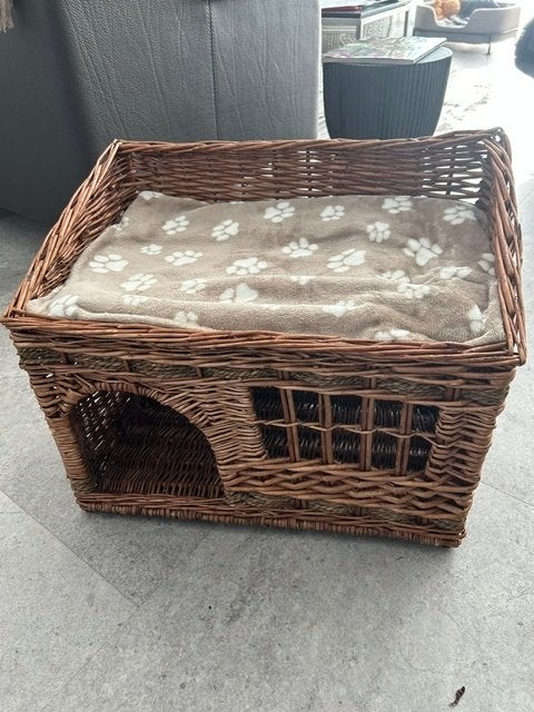 kattenhuis hondenhuis of mand van riet, Dieren en Toebehoren, Ophalen, Zo goed als nieuw