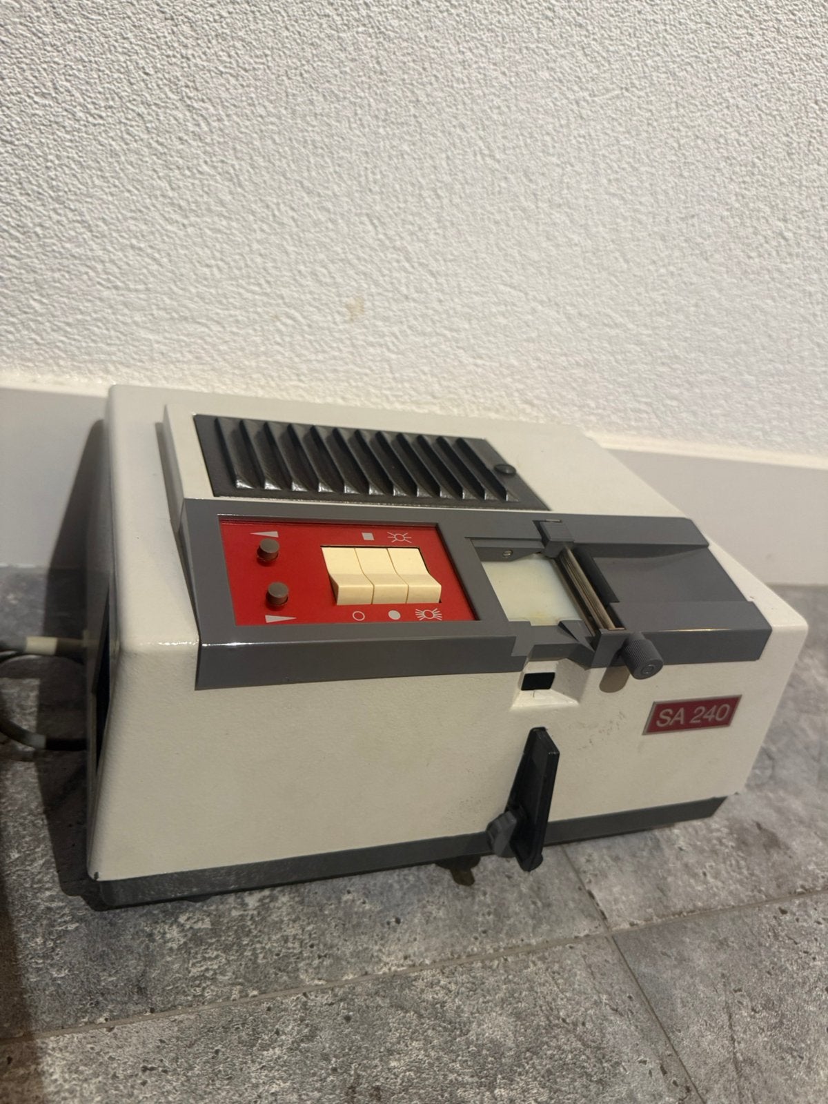 Vintage Revue SA 240 diaprojector met koffer, Ophalen, Gebruikt