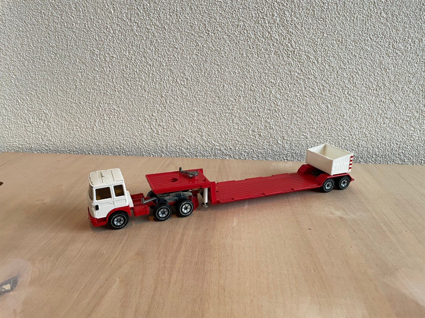 iku 3811 MAN vrachtwagen dieplader, Hobby en Vrije tijd, Modelauto's | 1:50, Ophalen of Verzenden, Gebruikt, Bus of Vrachtwagen