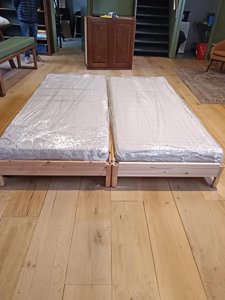 Twee stapelbare bedden., Huis en Inrichting, Slaapkamer | Bedden, Ophalen, Zo goed als nieuw