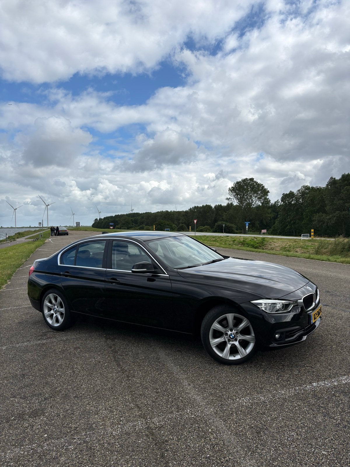 BMW 3-Serie 318i steptronic automaat / 2017 / Zwart metallic, Auto's, BMW, Automaat, Zwart, Origineel Nederlands, 75 €/maand