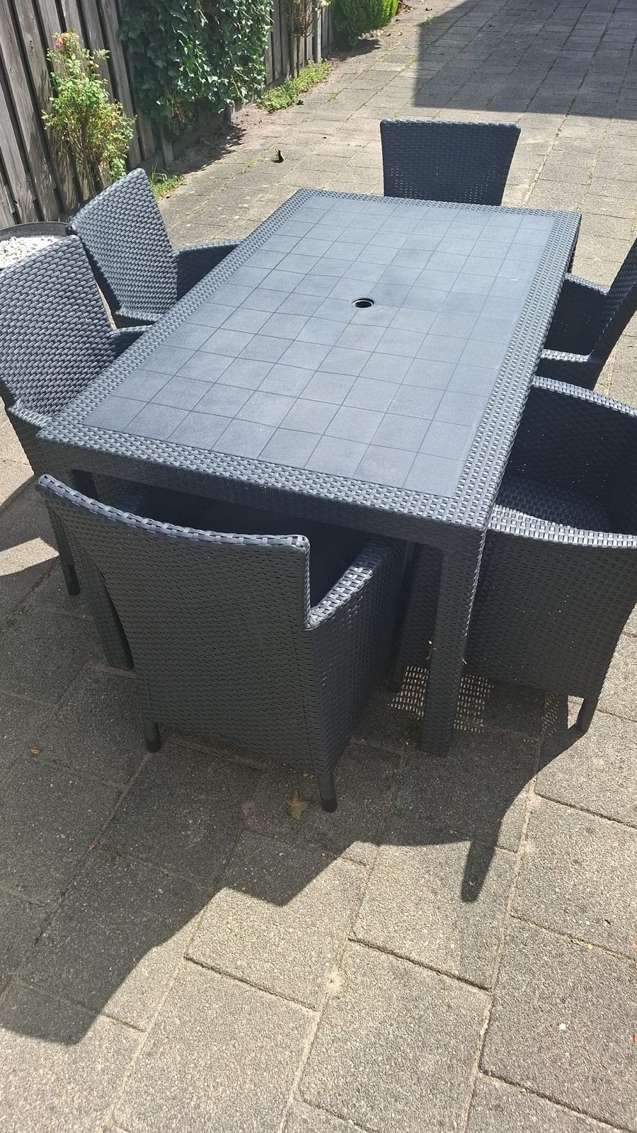 Buitentafel met 7 stoelen (waarvan 1 nieuw in doos), Ophalen, Kunststof, Gebruikt, Eettafel