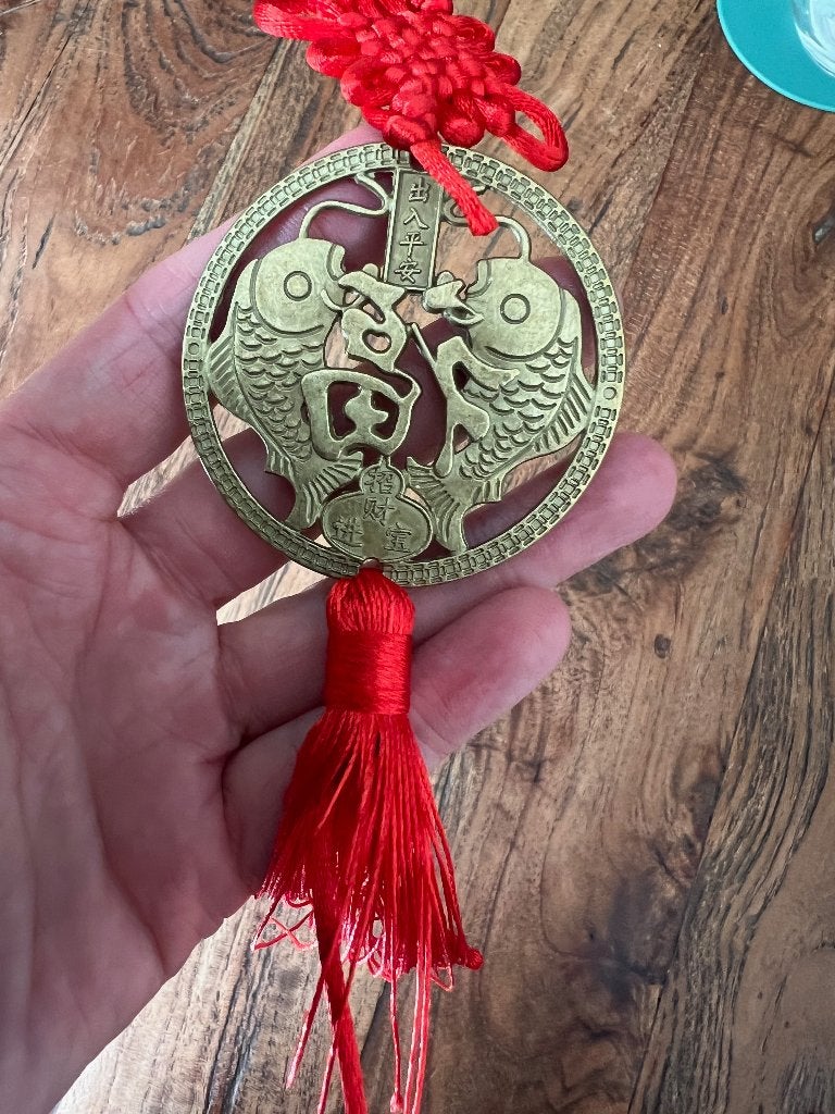 Chinese messing munt kasthanger Chinees geluk twee vissen, Huis en Inrichting, Woonaccessoires | Overige, Verburgt Vintage, Nieuw