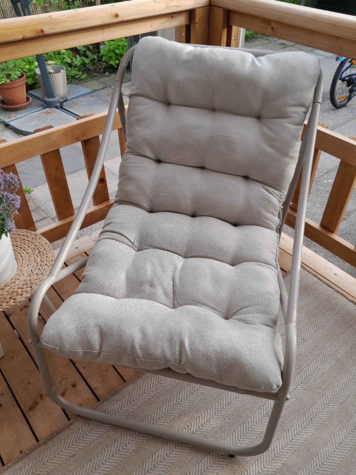 Gloednieuwe lounge fauteuil met kussen grijs/zand, Tuin en Terras, Ophalen, Nieuw, Kunststof