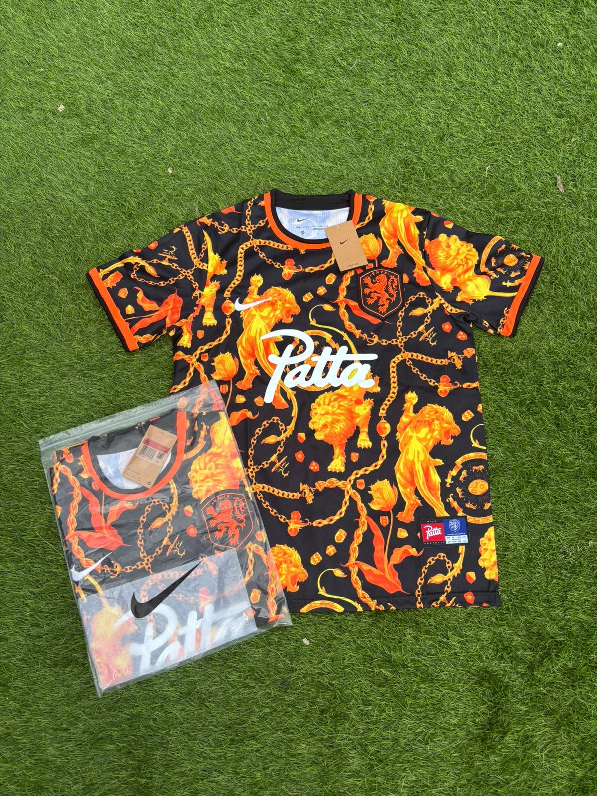 NIKE X PATTA X NETHERLANDS KNVB PRE MATCH JERSEY, Kleding | Heren, T-shirts, Verzenden, Nieuw, Maat 52/54 (L), Oranje