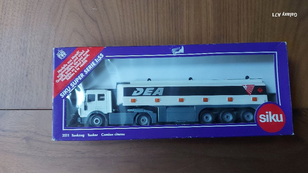 Siku 3511 Mercedes Tankwagen DEA, Hobby en Vrije tijd, Modelauto's | 1:50, Ophalen of Verzenden, Zo goed als nieuw, Bus of Vrachtwagen