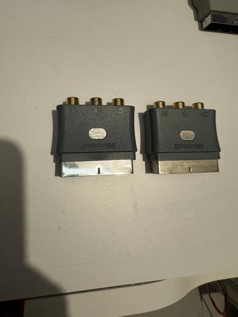 Xbox 360 scart adapter, Ophalen of Verzenden, Zo goed als nieuw, Voeding of Kabel, Xbox Original