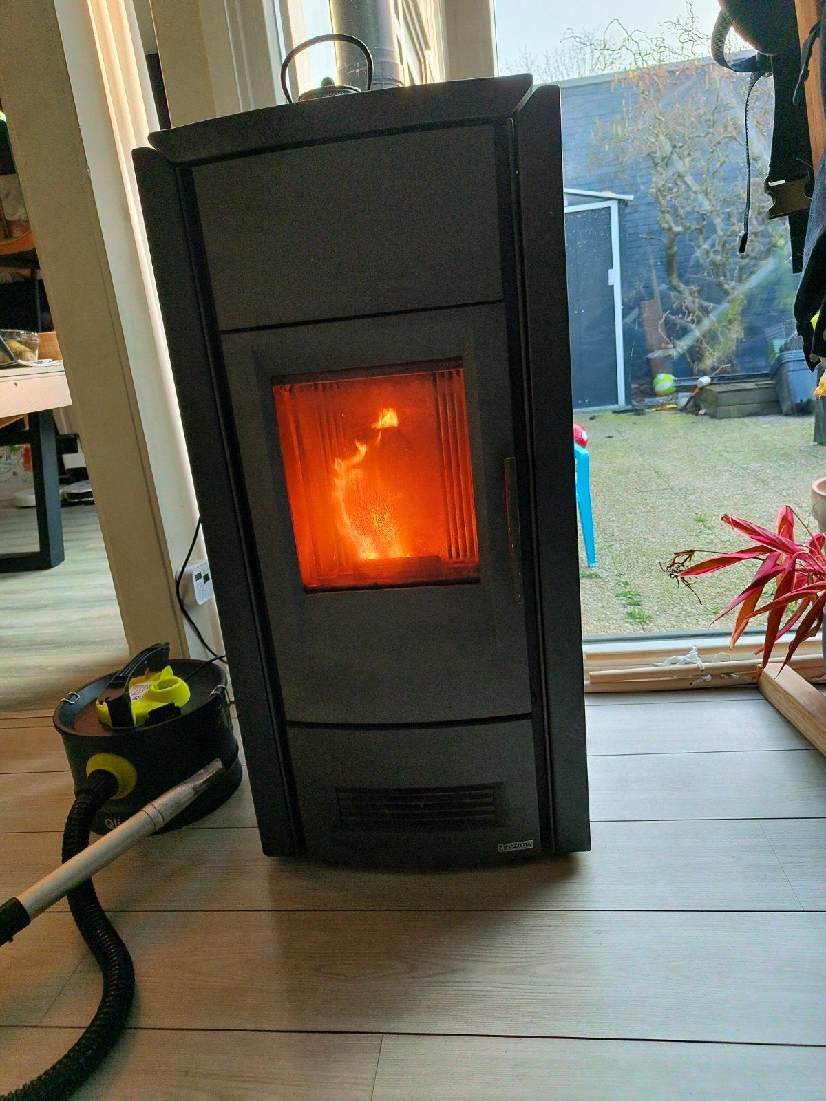 Piazetta P958 pelletkachel - 8.6 kW, werkend weggezet
