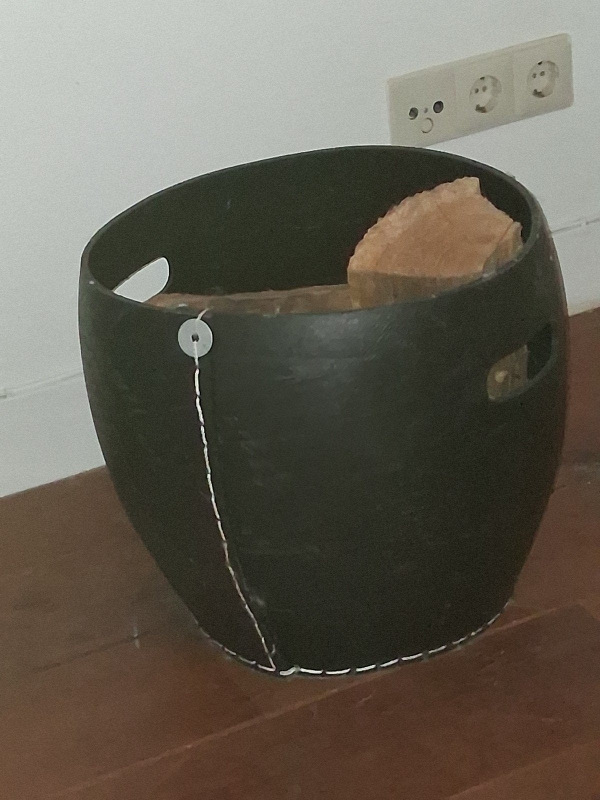 Mand van gerecycled autobanden, Huis en Inrichting, Haarden, Ophalen, Gebruikt, Vrijstaande haard, Houthaard