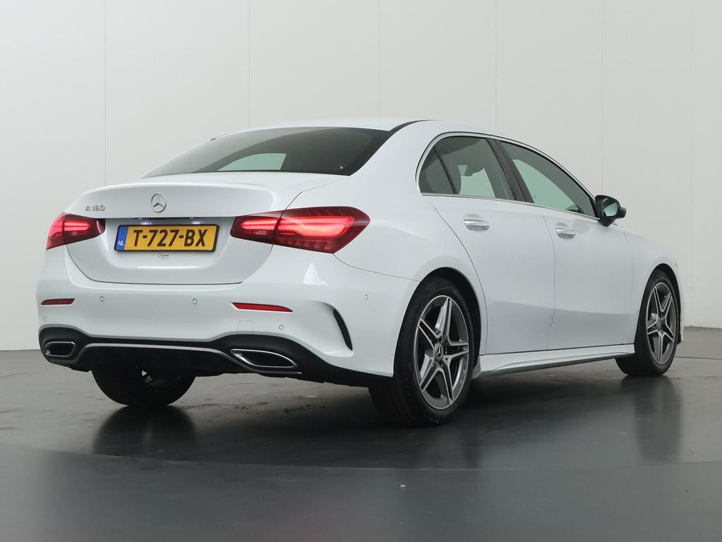 Mercedes-Benz A-klasse 180 AMG Line | Widescreen | Keyless |, 136 pk, Gebruikt, Leder en Stof, Wit