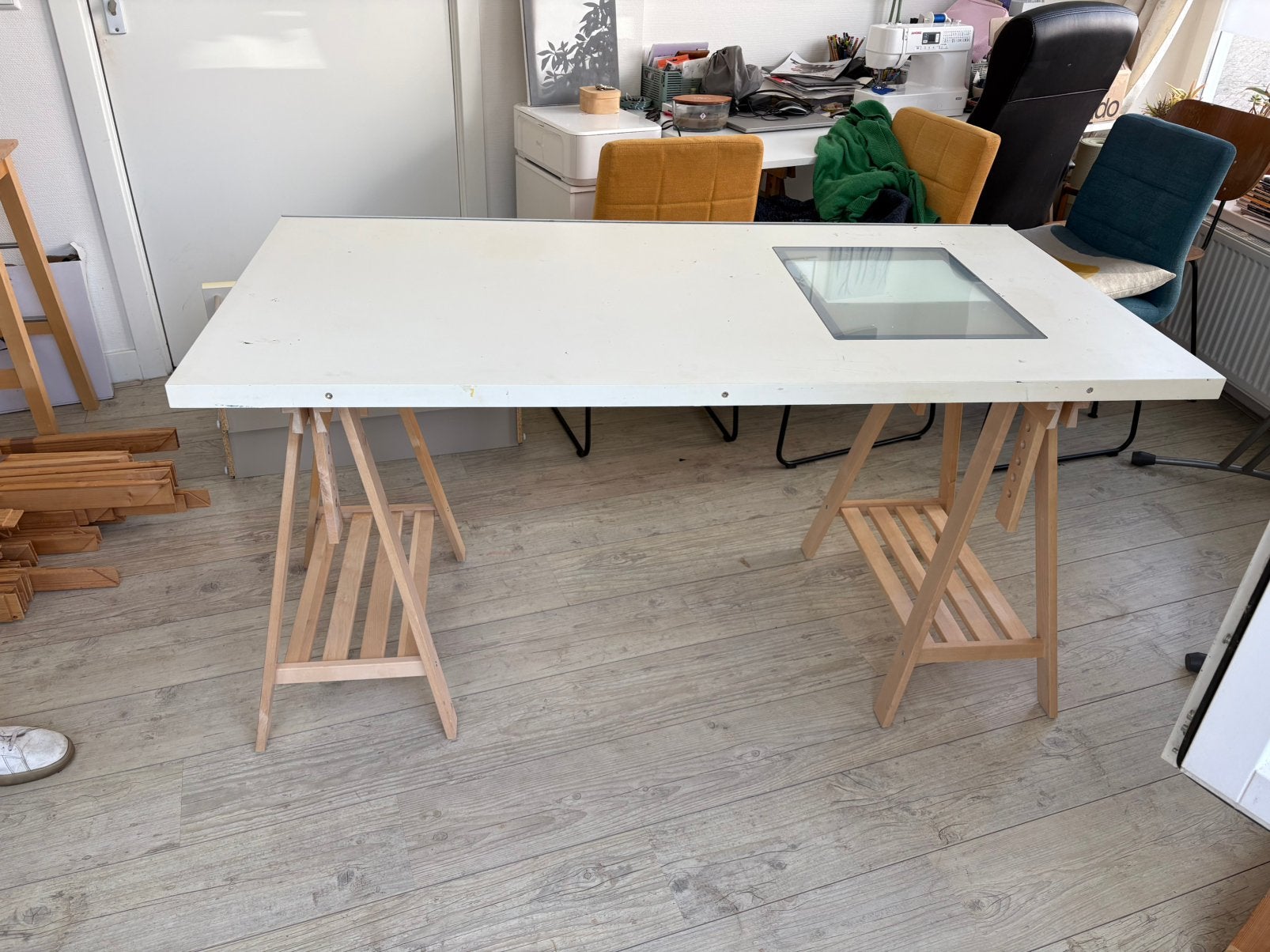 Bureaublad en schragen, Ophalen, Gebruikt, 150 cm, In hoogte verstelbaar