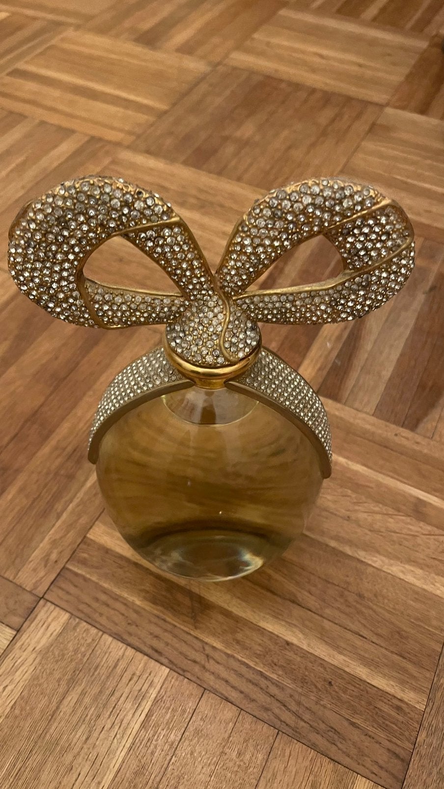 Elisabeth  Taylor White Diamonds Giant xxl 27cm, Verzamelen, Parfumverzamelingen, Ophalen of Verzenden, Parfumfles, Gevuld