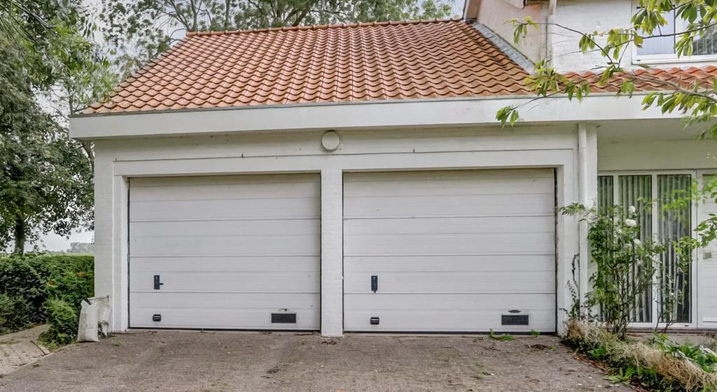 Gebruikte garagedeuren met elektrische opener, Zeeland
