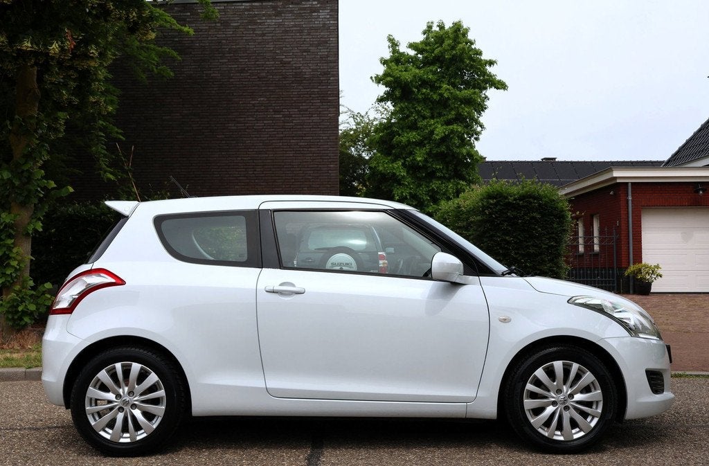 Suzuki Swift 1.2 Bandit EASSS | AIRCO | CRUISE | TREKHAAK |, Voorwielaandrijving, Gebruikt, Stoelverwarming, 400 kg