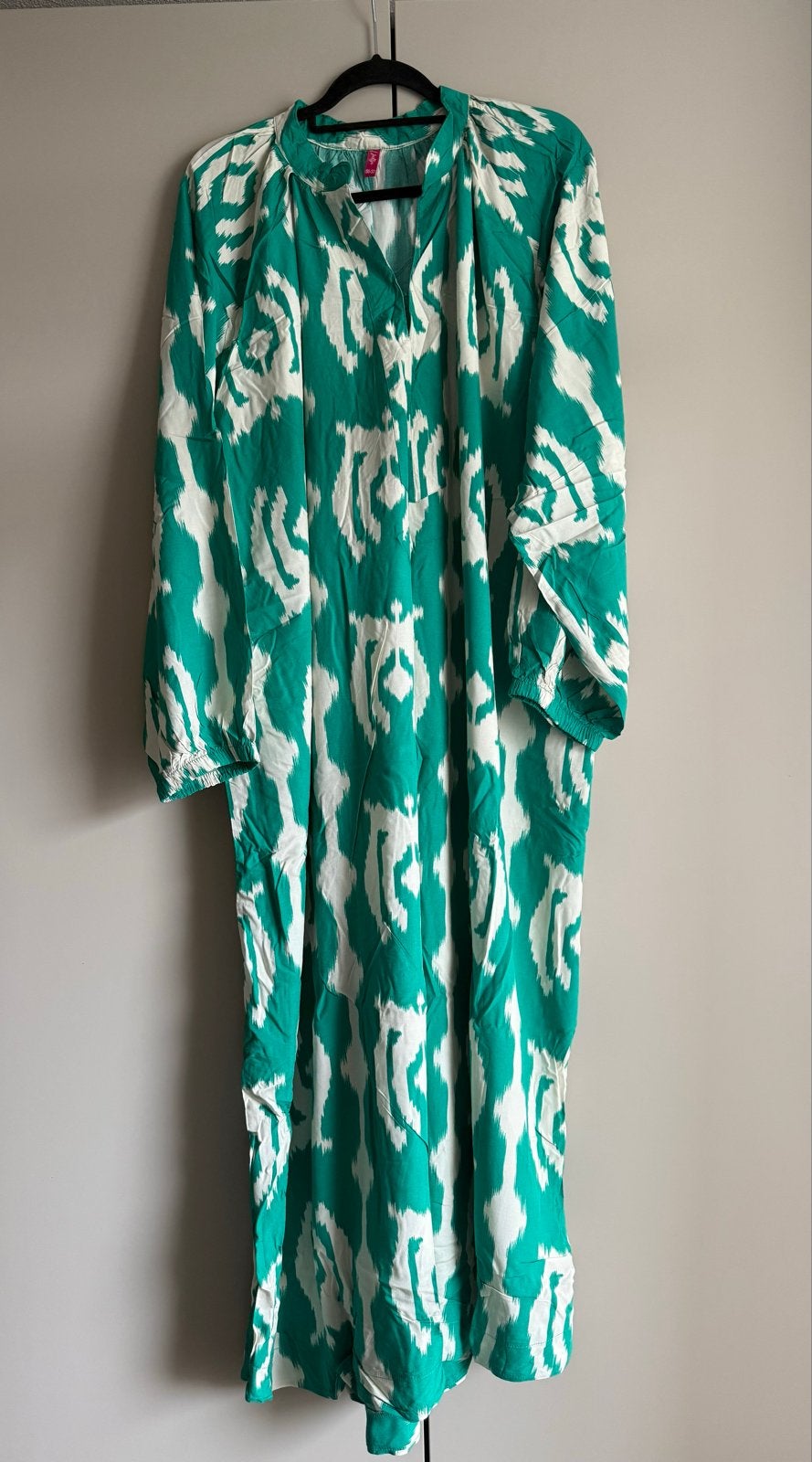 Groene jurk met ikat print, maat 50-52, Kleding | Dames, Verzenden, Maat 46/48 (XL) of groter, Zo goed als nieuw, Onder de knie