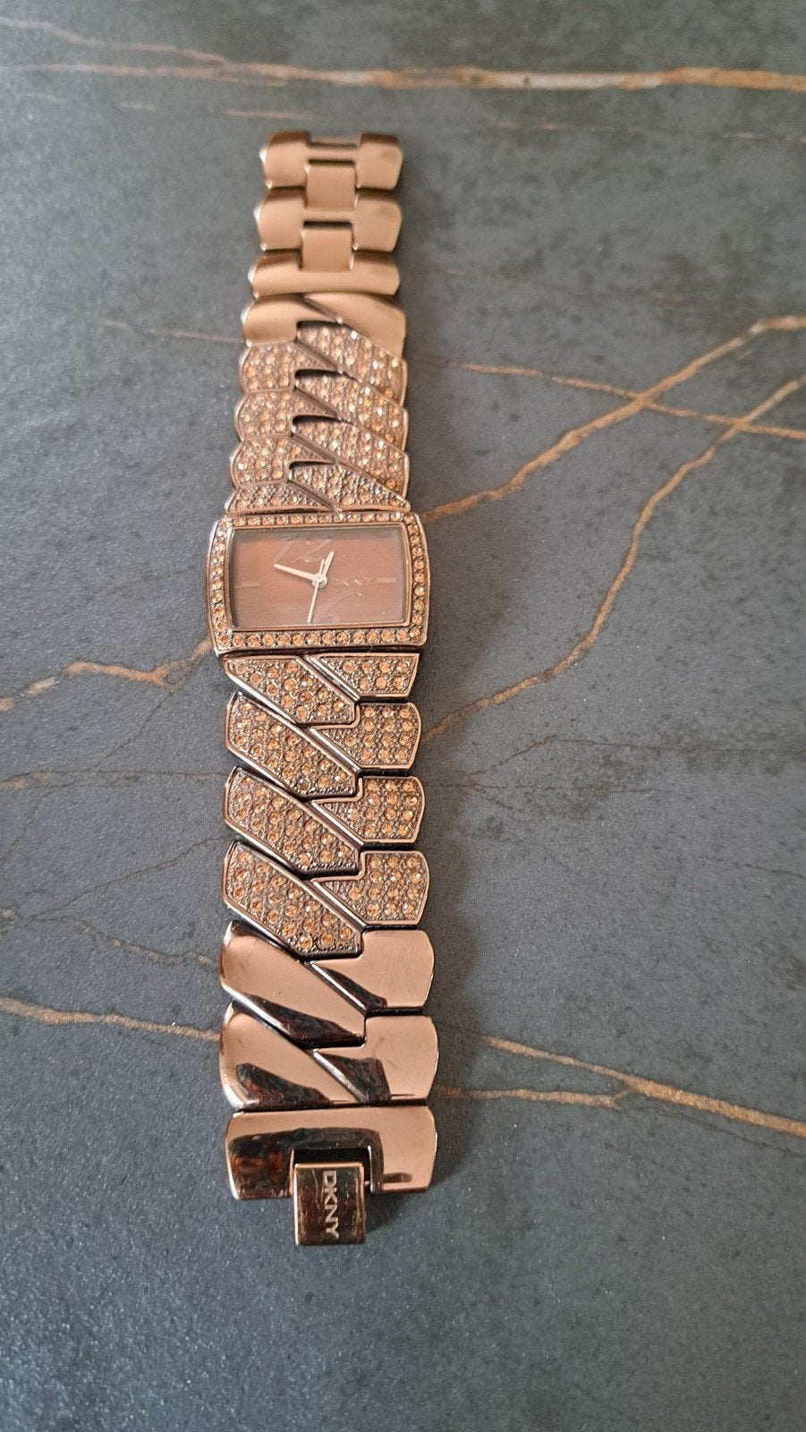 Mooi DKNY horloge met kristalletjes, Sieraden, Tassen en Uiterlijk, Horloges | Dames, Staal, Staal, DKNY, Polshorloge