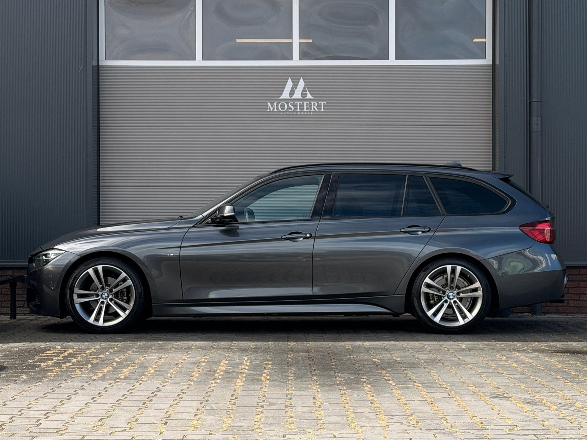 BMW 3-serie Touring 320i/184pk High Executive Edition M spor, Automaat, 1998 cc, Achterwielaandrijving, 4 cilinders