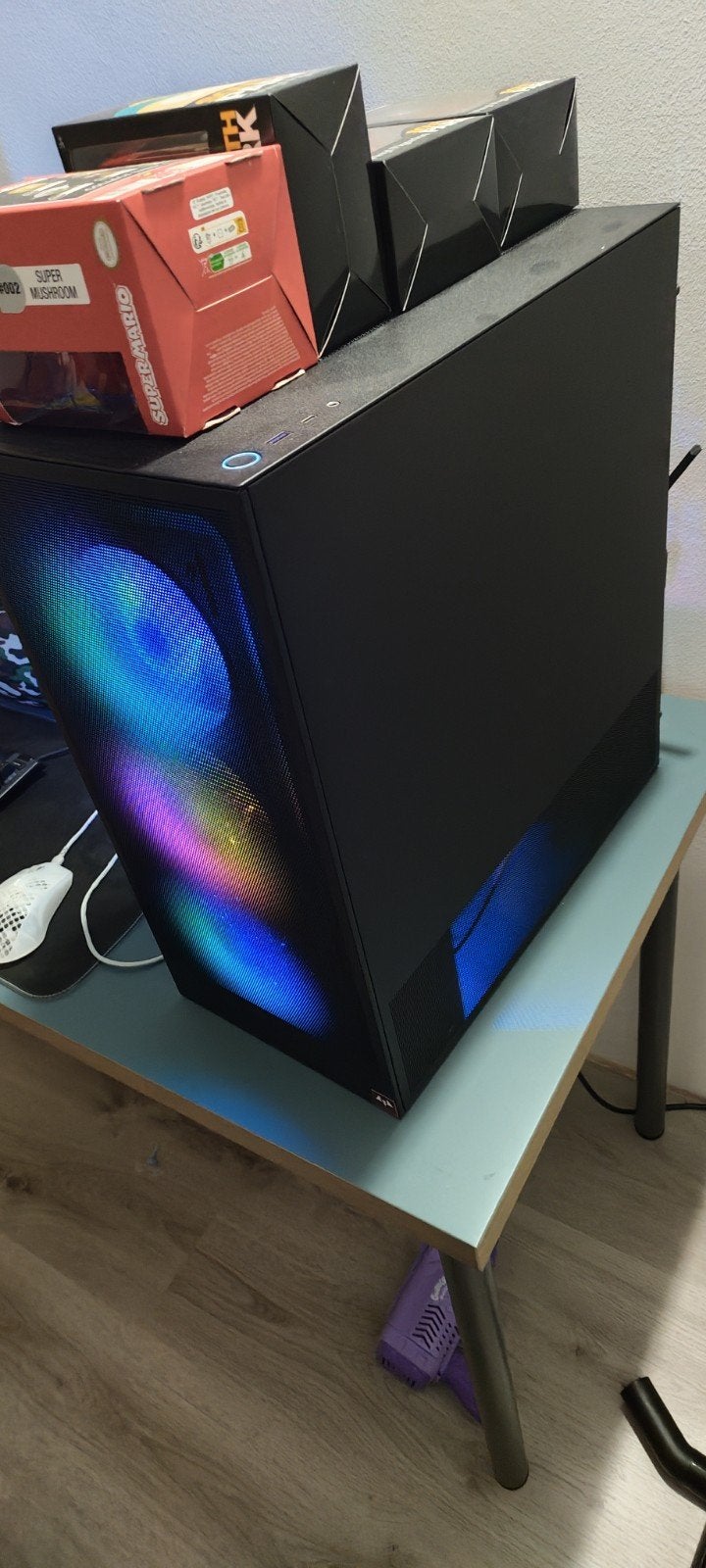 Foto 2 van Gaming PC met RGB verlichting en RTX 4060 grafische kaart