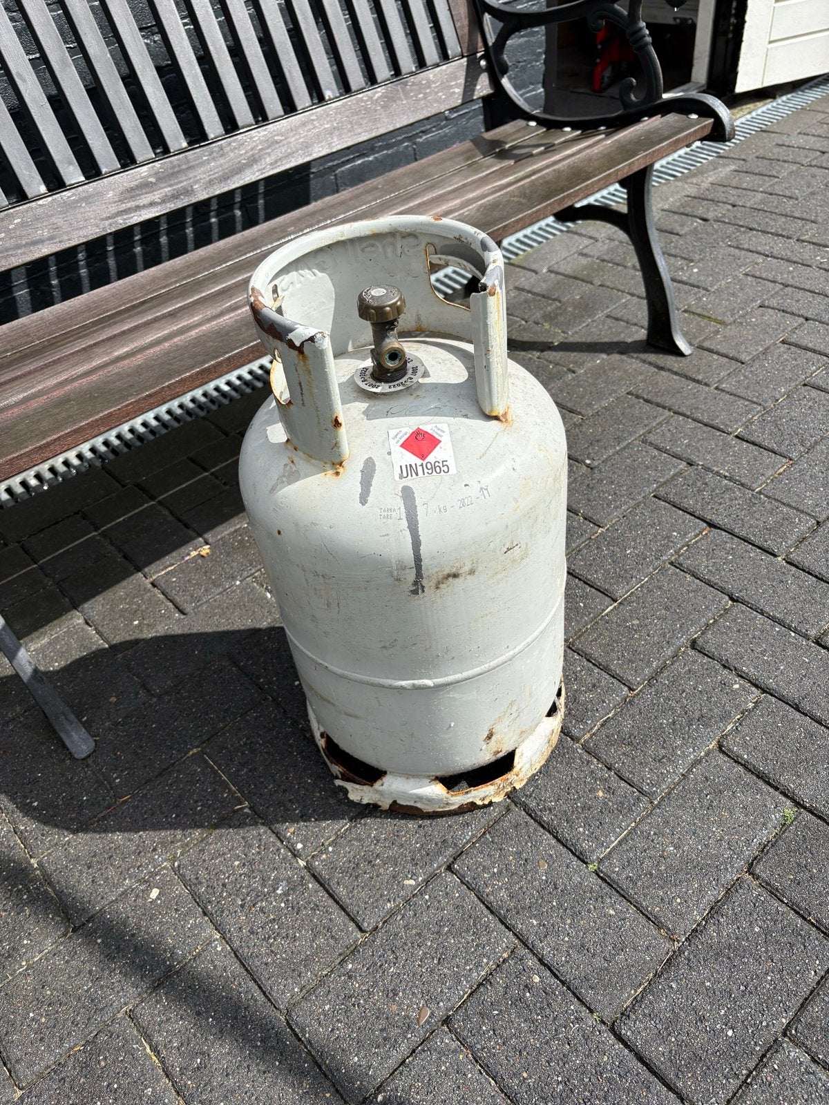 gasfles met nog iets gas, Ophalen, Gebruikt
