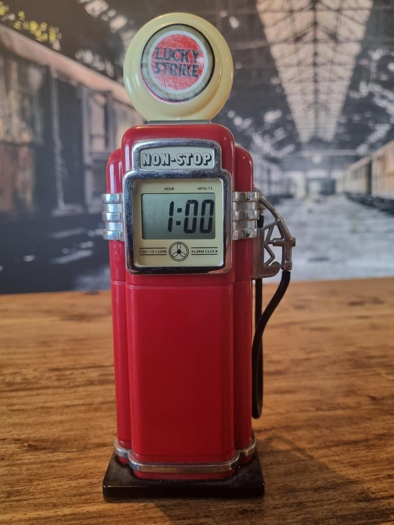 Vintage Lucky Strike Benzinepomp Wekker, Ophalen of Verzenden, Zo goed als nieuw, Overige typen