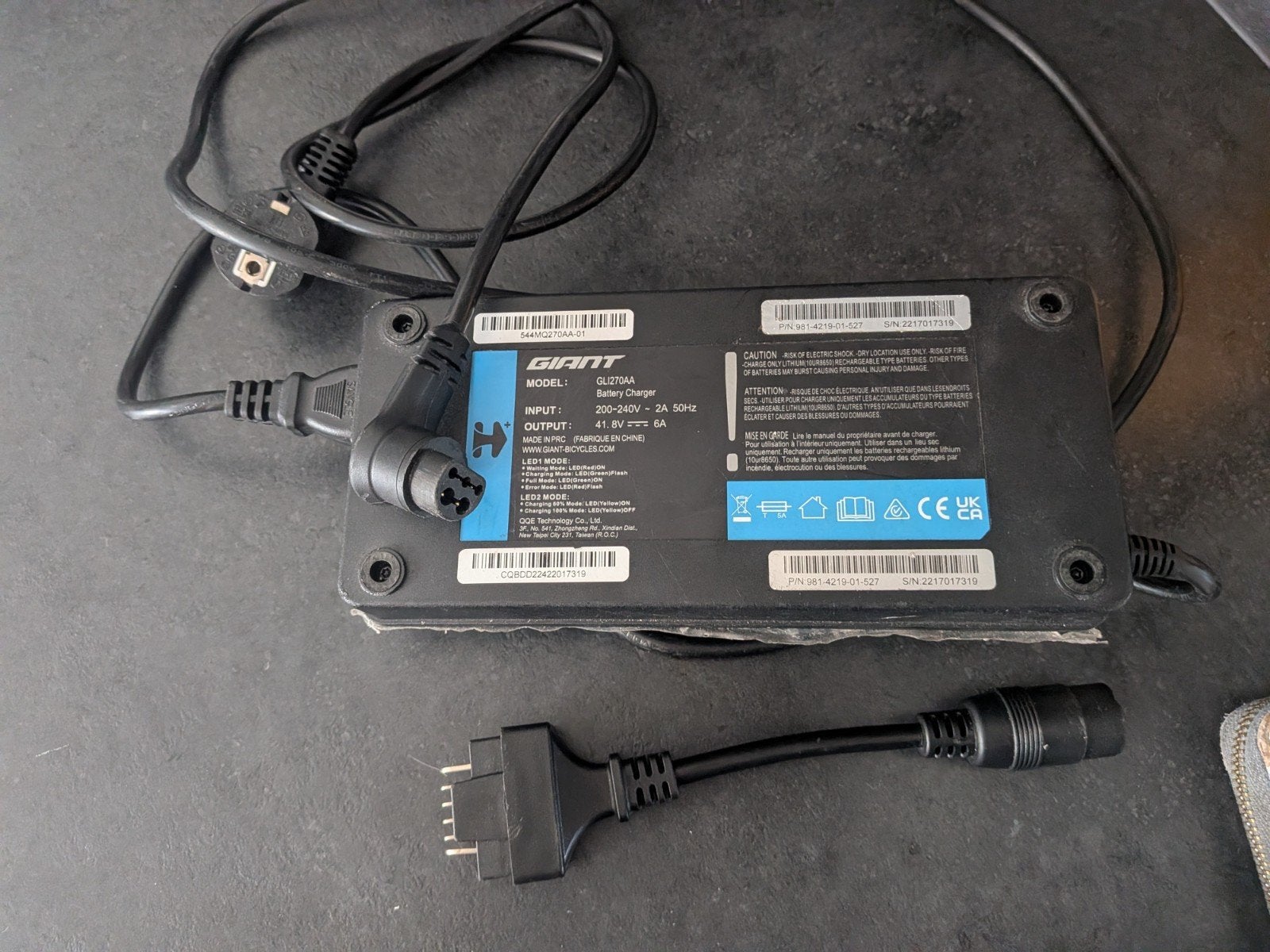 Giant oplader met adapter voor e-bike, Ophalen of Verzenden, Zo goed als nieuw