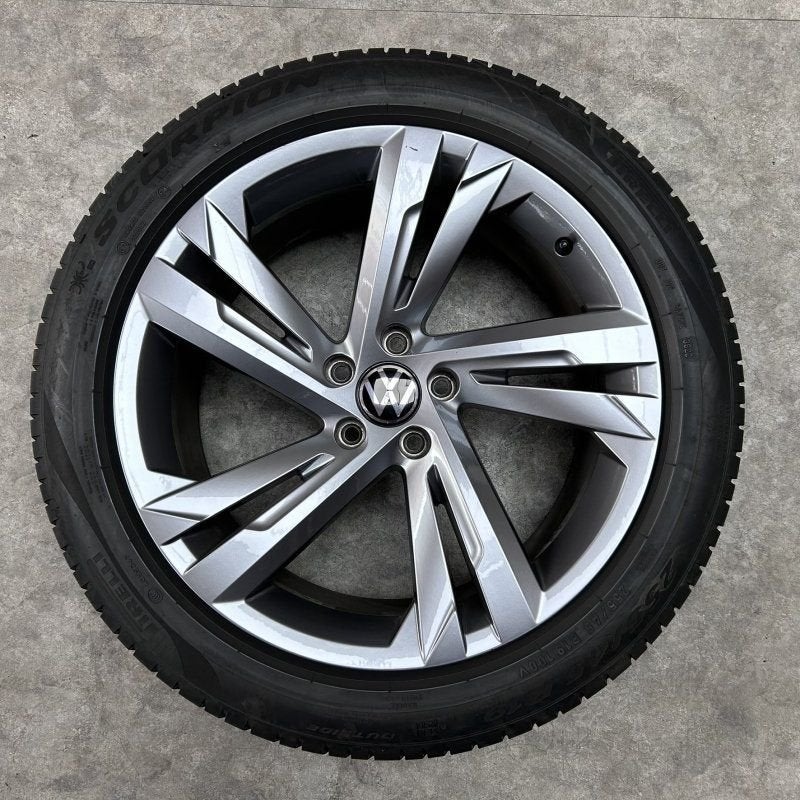 19 inch originele Valencia velgen + zomerbanden VW Tiguan R, Auto-onderdelen, Banden en Velgen, 19 inch, Gebruikt, 255 mm, -