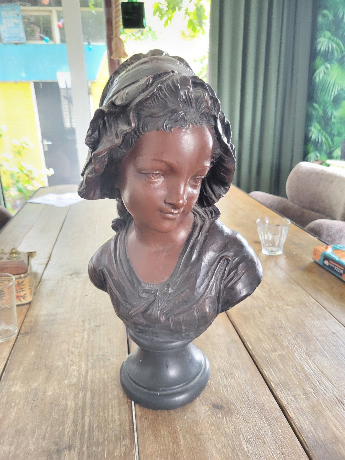 Antieke buste van een meisje, gesigneerd G. Vanni, 45 cm, Antiek en Kunst, Buste, Ophalen of Verzenden, Steen of Keramiek, Bruin