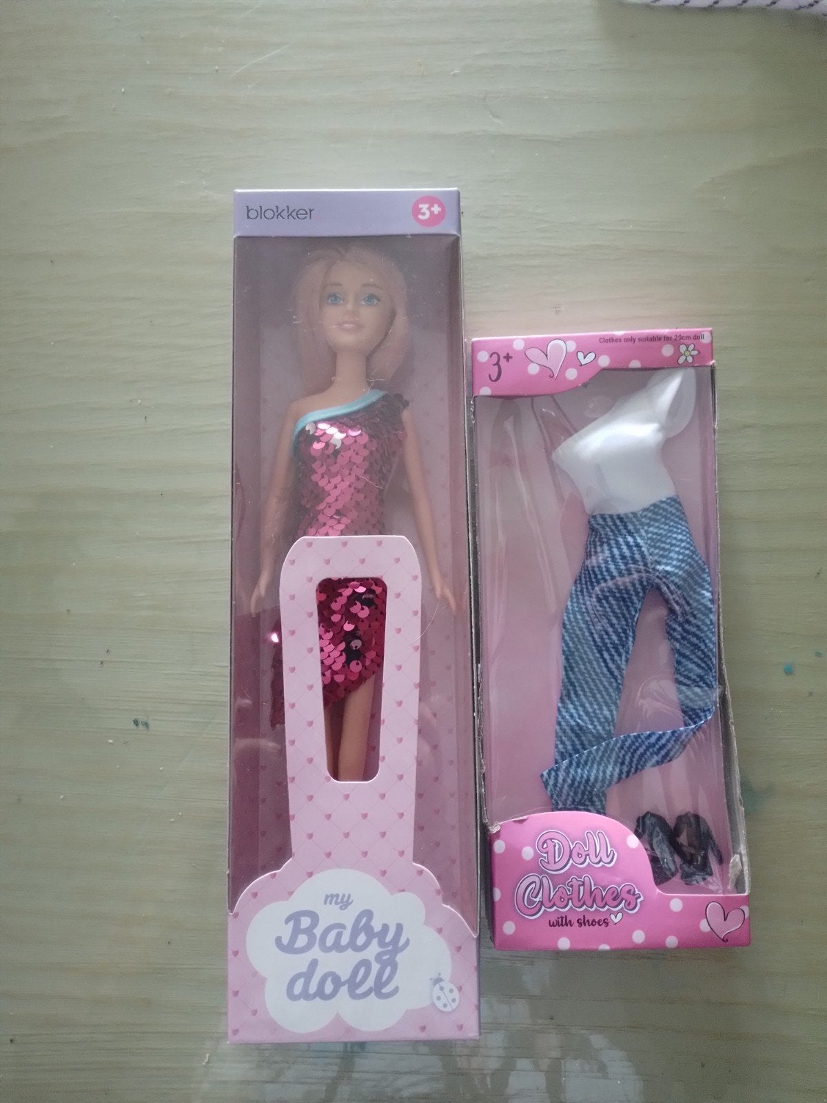 nieuwe barbiepop, Verzamelen, Poppen, Ophalen of Verzenden, Nieuw, Kleertjes