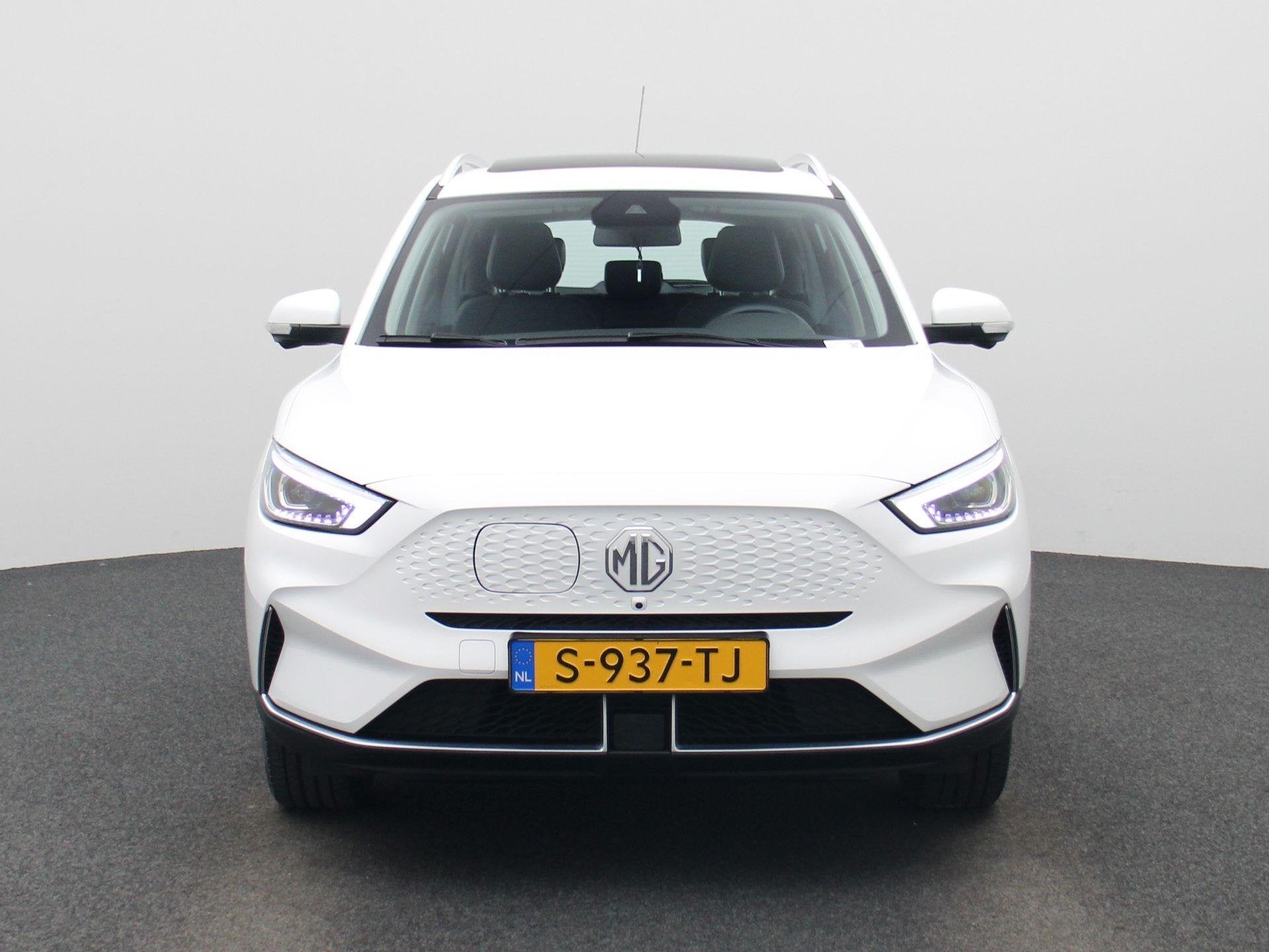 MG ZS EV Long Range Luxury 70 kWh | Automaat | Panoramadak |, Auto's, 12 maanden, Gebruikt, ZS, Wit