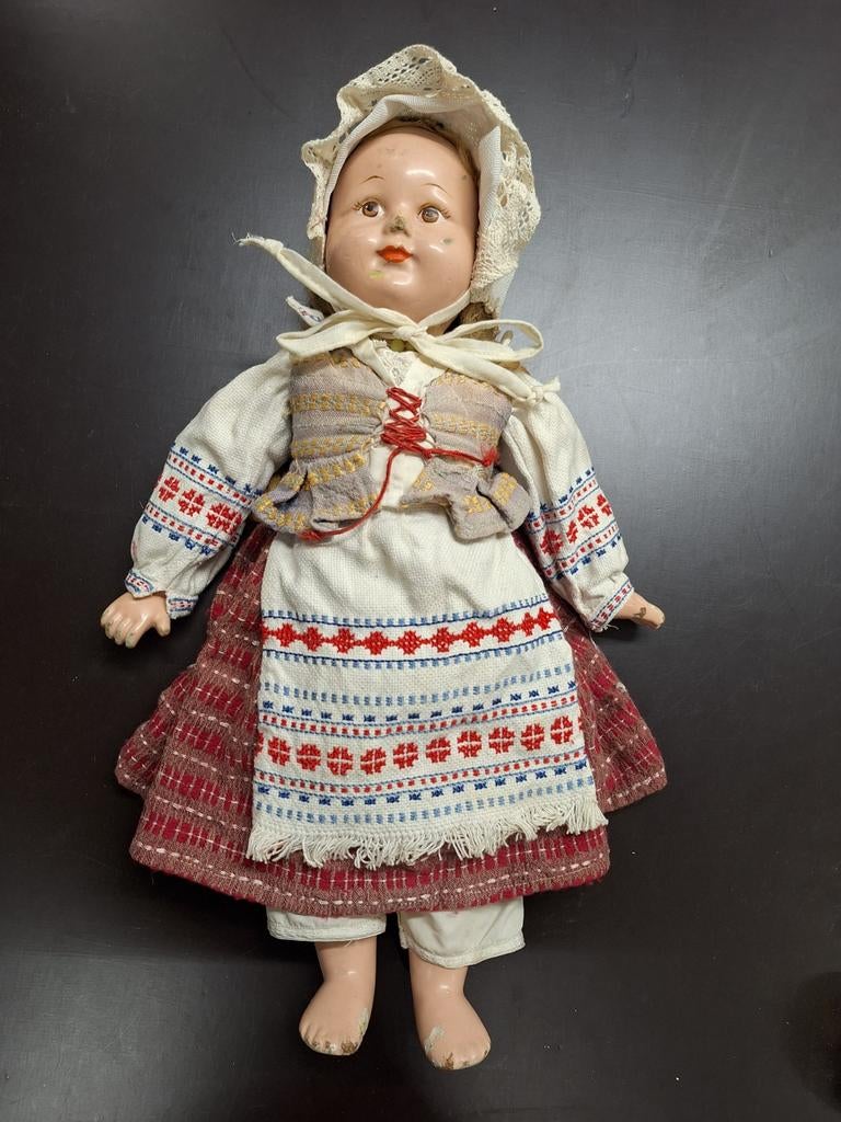 Antieke Houten Folklore Pop (50 cm)
