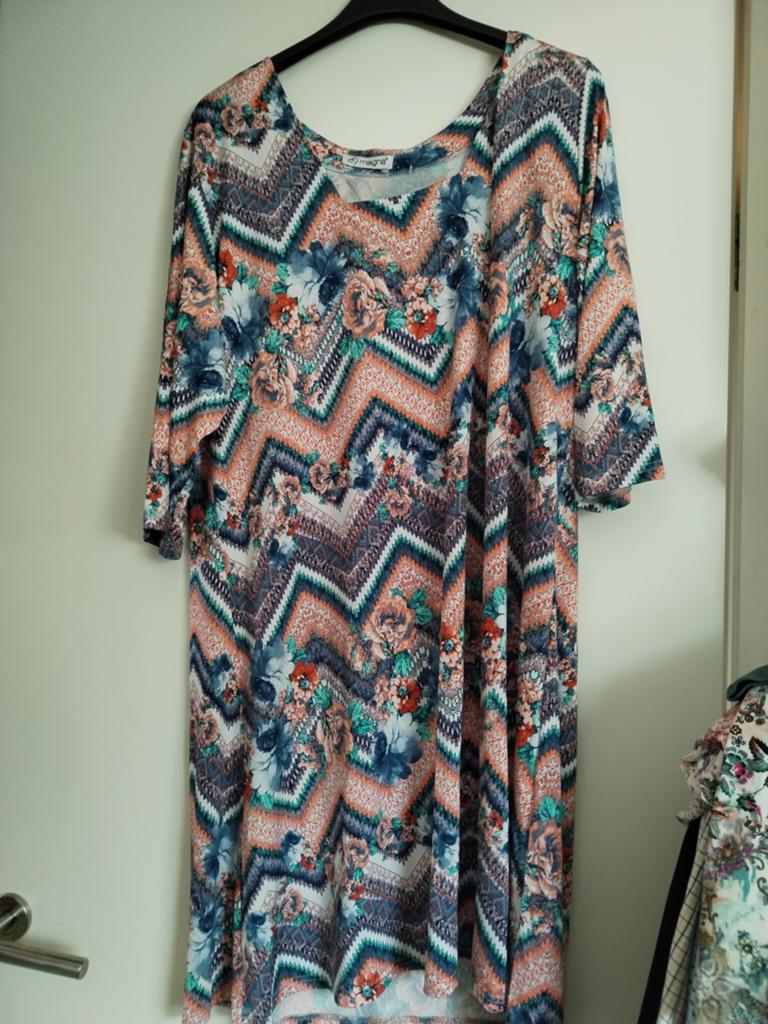 Magna jurk met bloemenprint en zigzagpatroon 48, Overige kleuren, Maat 46/48 (XL) of groter, Ophalen of Verzenden, Knielengte