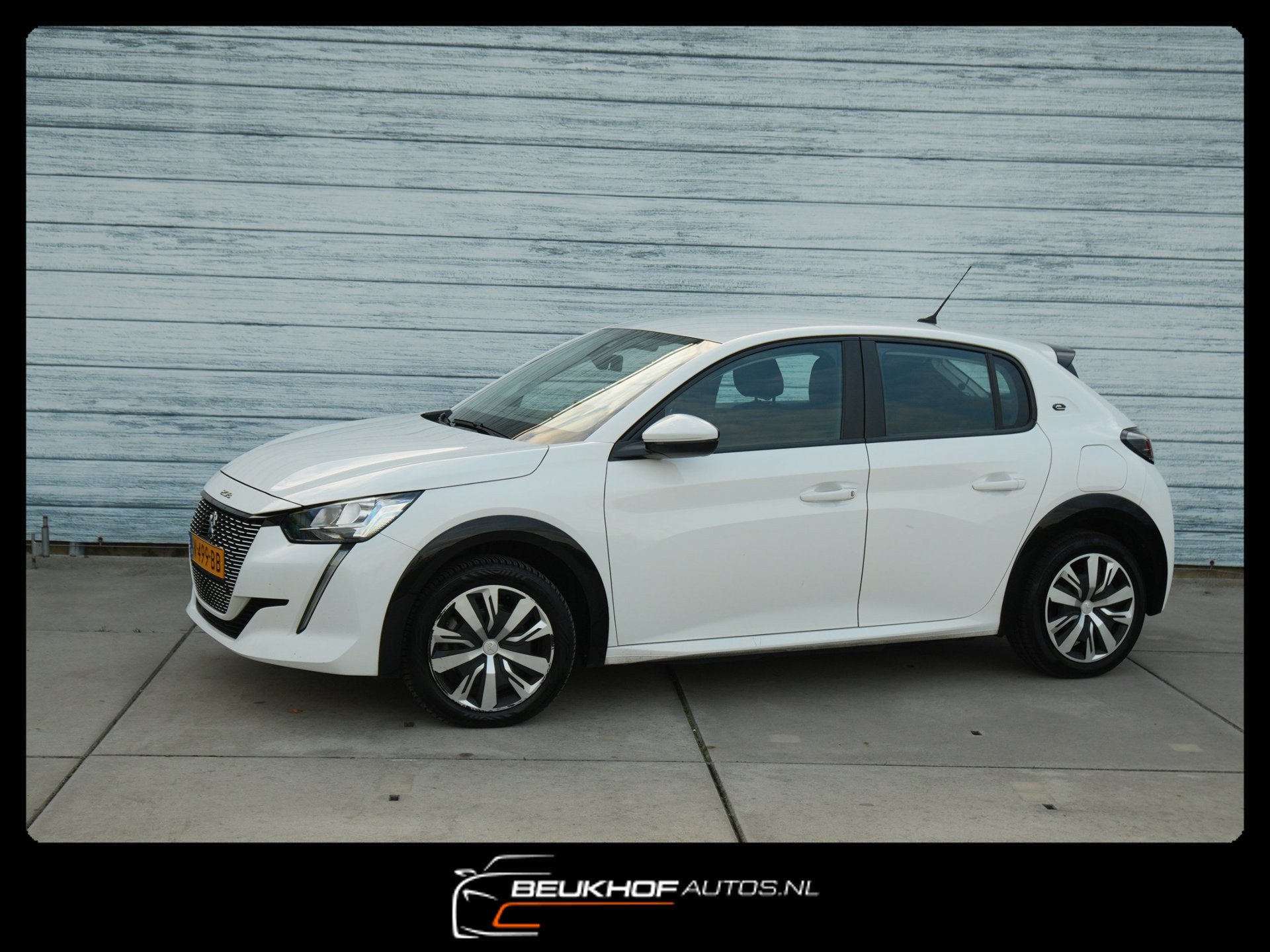 Peugeot E-208