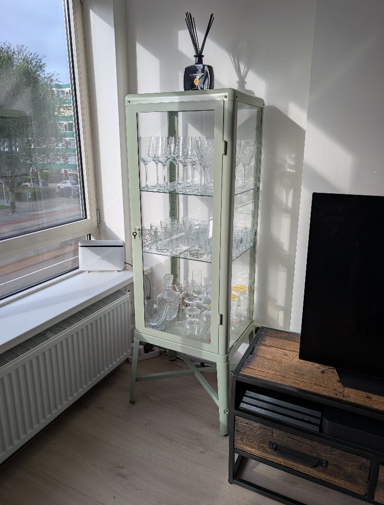 Retro Lichtgroene Vitrinekast (IKEA Fabrikör), Ophalen, Met deur(en), Industrieel / Retro, 50 tot 100 cm