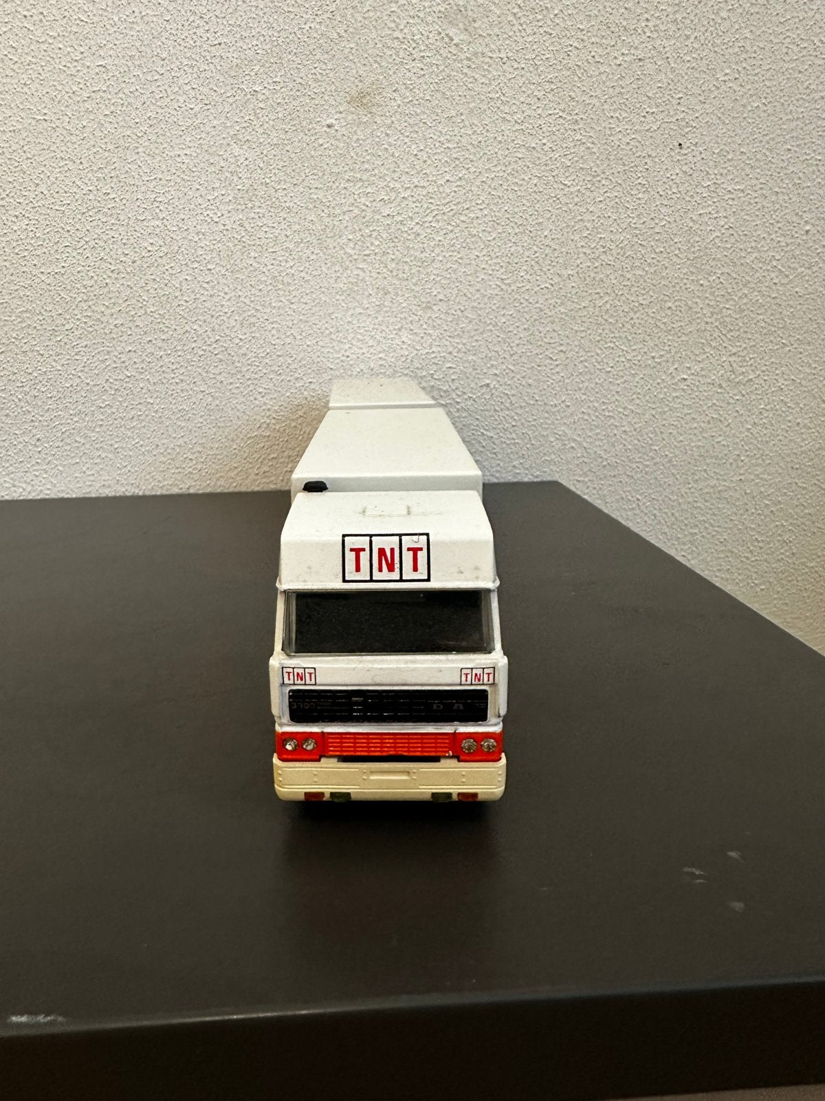 Lion Car TNT Ipec Daf Vrachtwagen met Aanhanger 1:50, Ophalen of Verzenden, Gebruikt