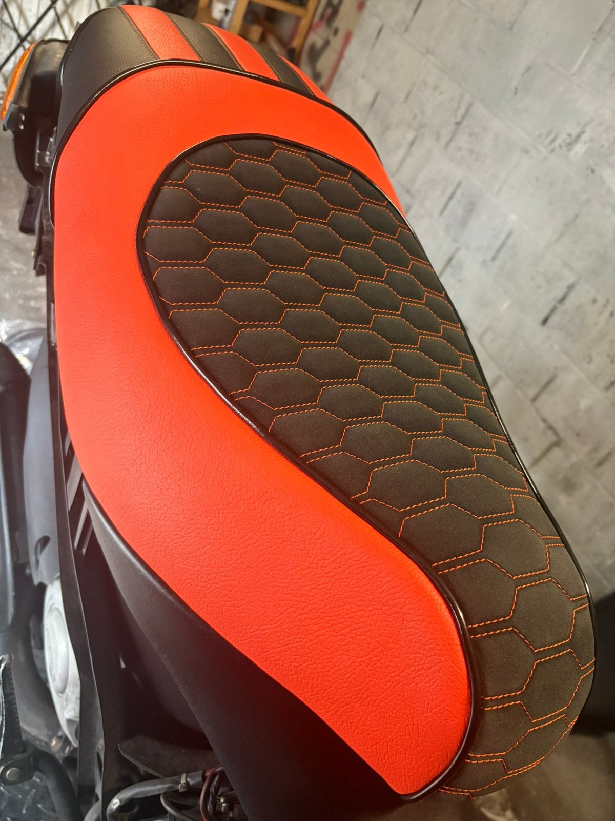 Gilera runner sp custom zadel origineel fluo rosso, Ophalen of Verzenden, Zo goed als nieuw, Benzine, Overige modellen