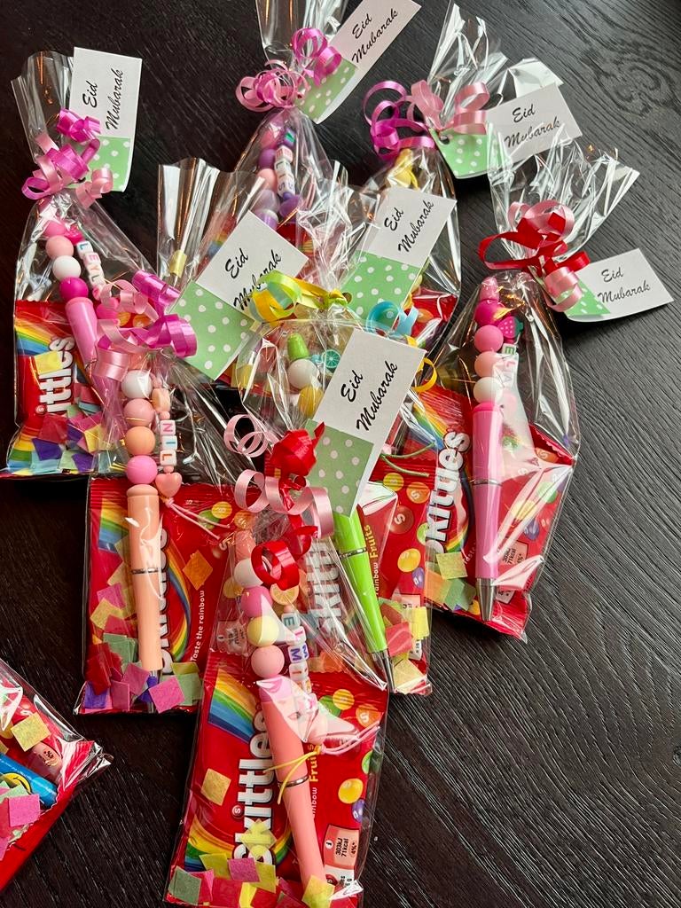 Persoonlijk kado: Pen met naam en lekkers als traktatie, Ophalen of Verzenden, Nieuw, Feestartikel, Verjaardag