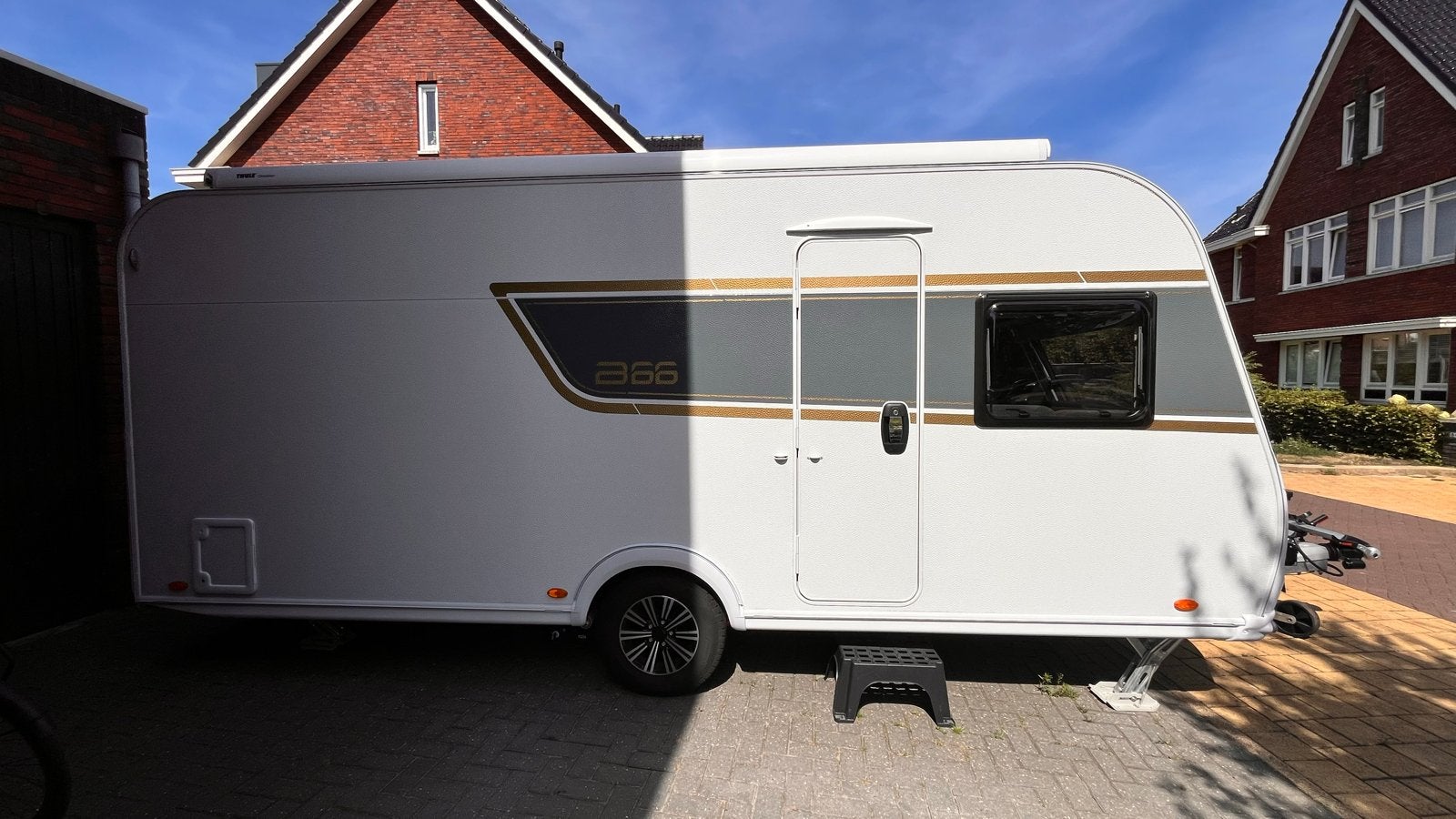 Nieuwe Burstner caravan (2026) met vele extra's, Vast bed, Rondzit, Particulier, Bürstner