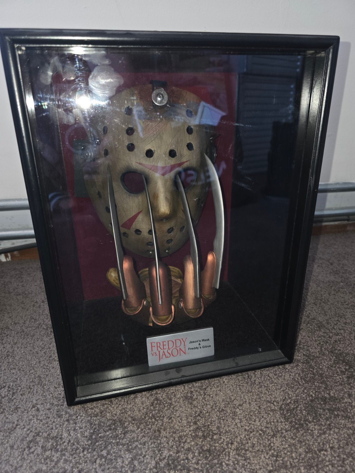 Freddy vs Jason Display - Jason's Mask & Freddy's Glove, Ophalen, Zo goed als nieuw