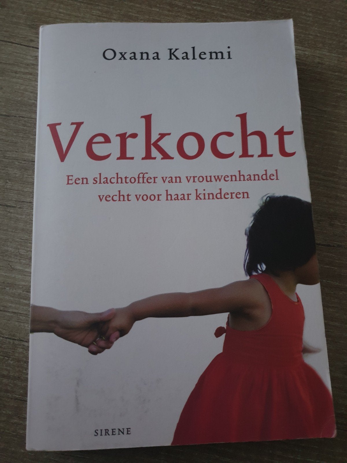 Verkocht: Een slachtoffer van vrouwenhandel - Oxana Kalemi, Ophalen of Verzenden, Gelezen, Oxana Kalemi