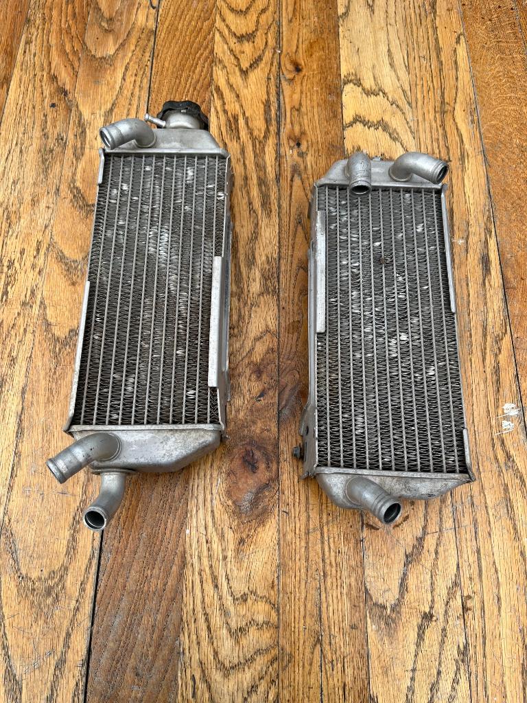 Suzuki DR-Z400E Radiator set (orgineel, Lekvrij), Motoren, Ophalen, Gebruikt