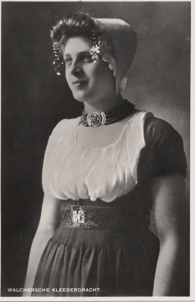 Westkapelle vrouw in klederdracht, Verzenden, 1940 tot 1960, Ongelopen, Zeeland