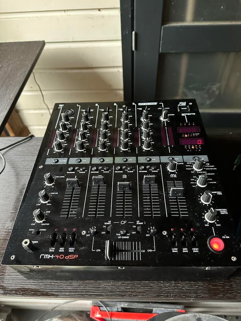 Reloop RMX-40 DSP mengpaneel mixer, Verzenden, Gebruikt, Minder dan 5 kanalen, Microfooningang