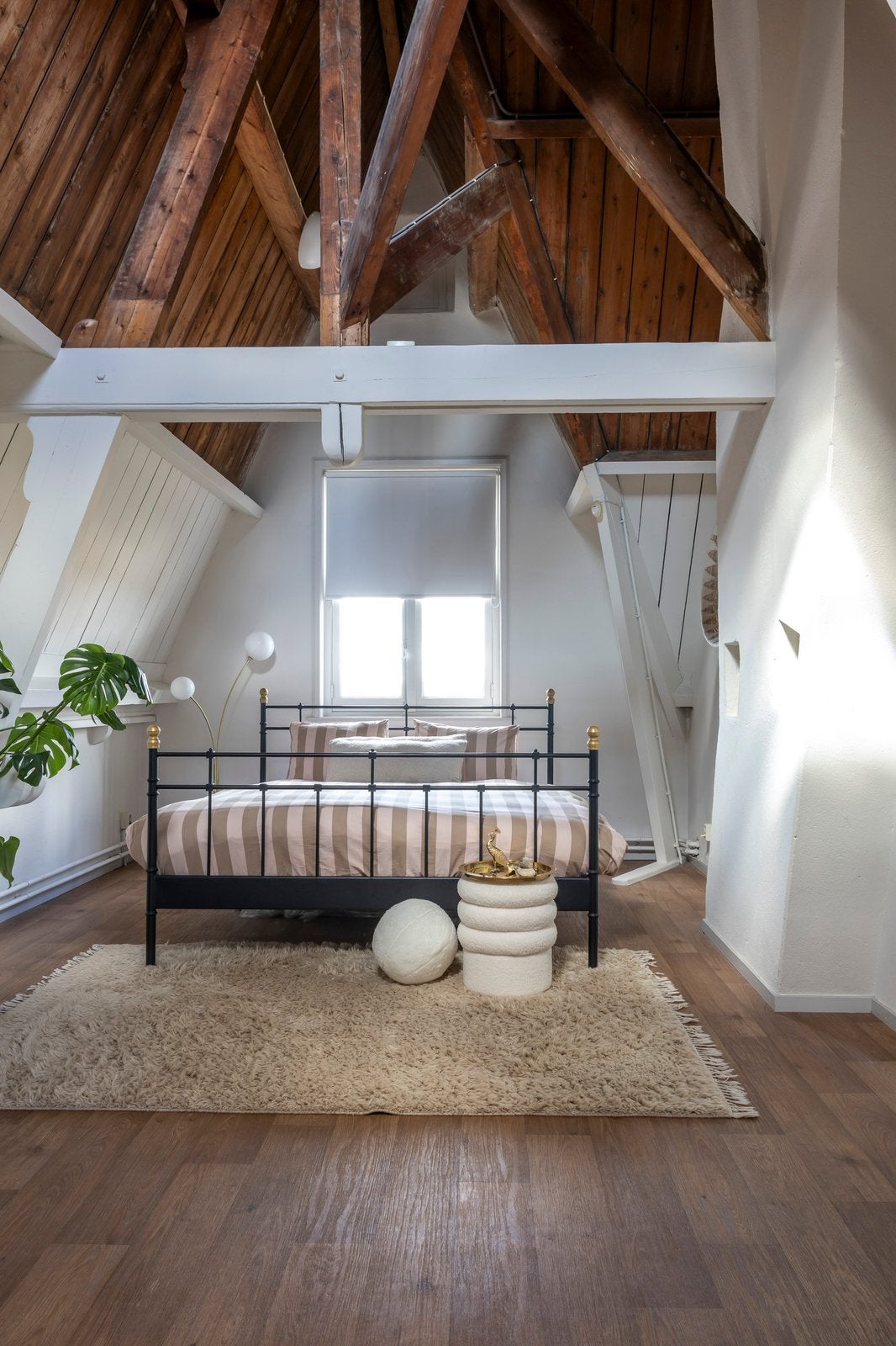 Hoogpolig, 100% wollen vloerkleed VT wonen, Tweepersoons, Ophalen of Verzenden, Zo goed als nieuw, 160 cm