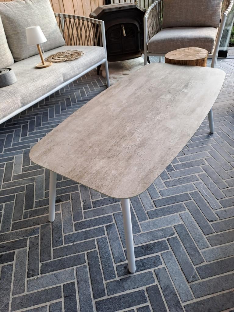 Tuin/salontafel met betonlook blad en witte poten, Ophalen, Nieuw, Aluminium