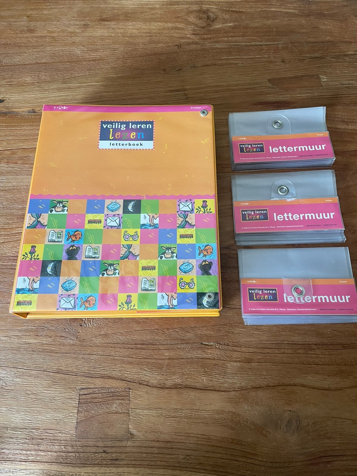 Letterboek en lettermuur, Diversen, Ophalen, Zo goed als nieuw