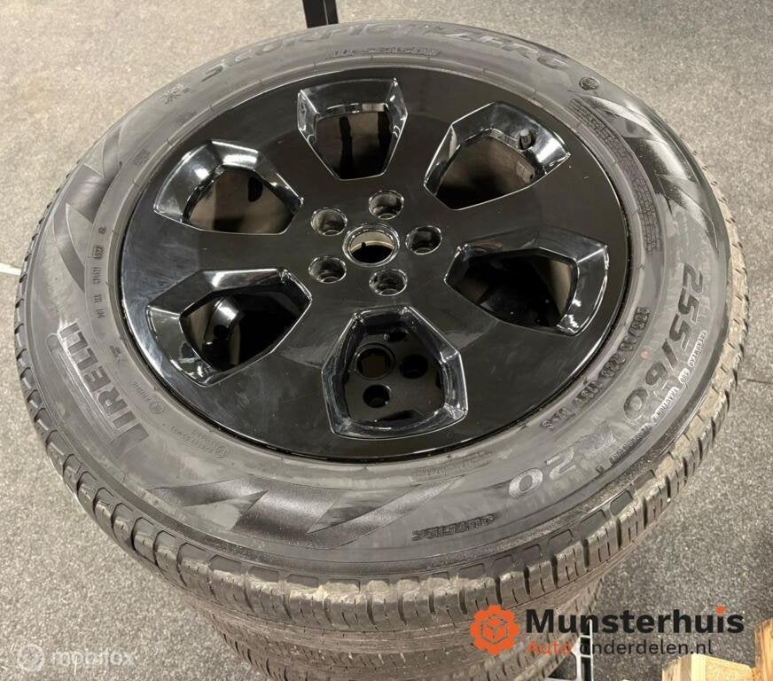 Banden set Pirelli Land Rover Defender 110 255/60R20, Gebruikt, 255 mm, Banden en Velgen
